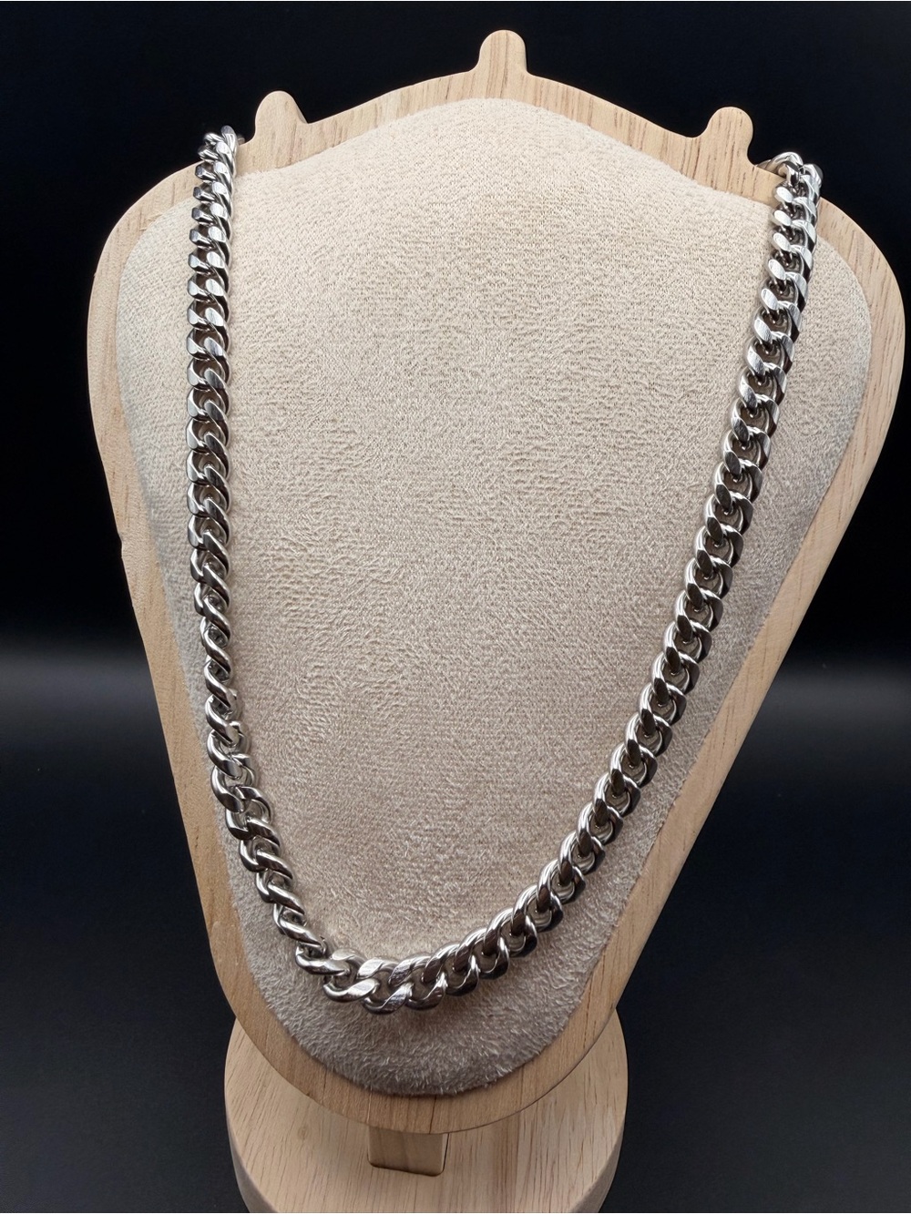 Men's Silver Cuban Link Chain Necklace - Stylish Grooming Accessory